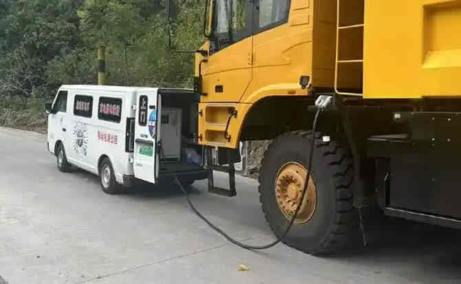 洛扎新能源车充电搭电